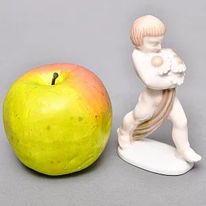 Антикварная Фарфоровая статуэтка «Вестник весны или Мальчик с ромашками», ROSENTHAL Германия - 1923 год.