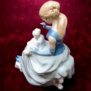 Коллекционная Статуэтка «Дама с Болонкой» Фарфор ROYAL DUX BOHEMIA -1970 год.