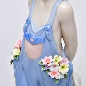 Авторская Фарфоровая статуэтка «Мальчик с цветами», Lladro Испания, 1997 год.