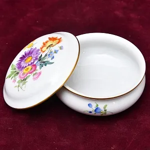 Коллекционная Фарфоровая Шкатулка - Бонбоньерка «MEISSEN Blumen», MEISSEN Германия.