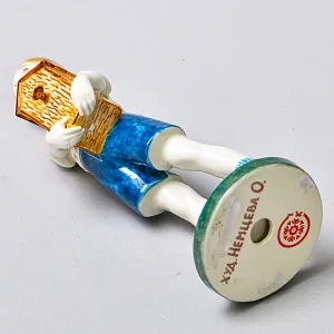 Авторская Коллекционная Фарфоровая Статуэтка «Пионер со скворечником», Россия.