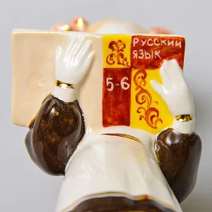 Авторская Коллекционная Фарфоровая Статуэтка «Школьница - Пионерка с учебником», Россия.