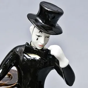 Большая Фаянсовая Статуэтка «Цирк - Клоун мим», Конаковский Фаянс.