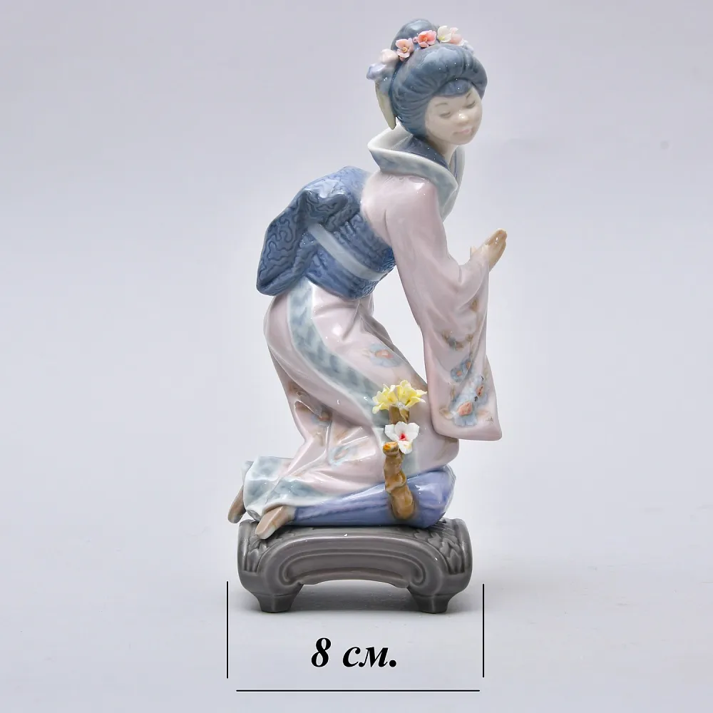 Редкость!!! Коллекционная Фарфоровая Статуэтка «Мичико. Японская девушка с корзиной цветов», Lladro Испания.