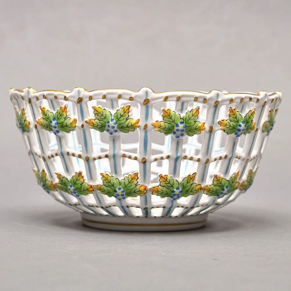 Фарфоровая Сухарница - Конфетница «Королева Виктория», HEREND Венгрия, вторая половина ХХ века.