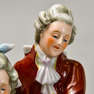 Антикварная Статуэтка «Любовный роман», фарфор Carl Scheidig, Германия начало ХХ века.