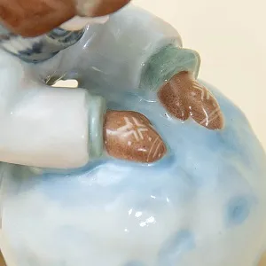 Авторская Коллекционная Фарфоровая Статуэтка «Снежный Ком», Дулёво Россия.