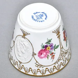 Фарфоровое Кашпо - Ваза для цветов «Путти у костра», Furstenberg / Tettau Германия, середина ХХ века.