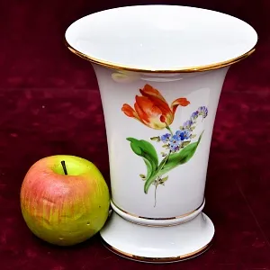 Коллекционная Фарфоровая Ваза «ТЮЛЬПАН» Н -19 см., MEISSEN Германия, первая половина ХХ века.