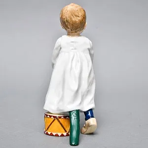 Коллекционная Фарфоровая статуэтка «Дети Хеншеля. Ребёнок с палочкой и барабаном», Meissen Германия.