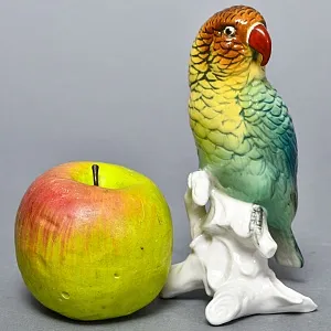Птица - Попугай - Фарфоровая статуэтка «Зелёный Попугайчик», Карл Энс / Karl Ens,  Германия, 50-е годы ХХ века.