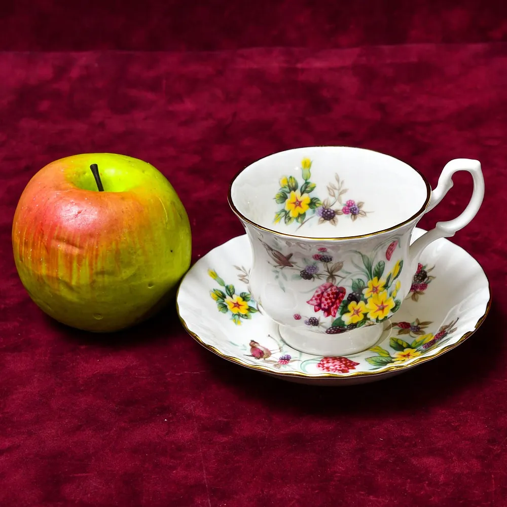 Коллекционная Фарфоровая Чайная пара «Летнее Утро», ROYAL ALBERT Англия, вторая половина ХХ века.