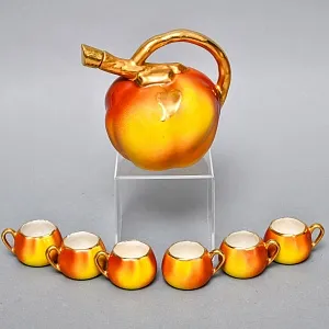 Фарфоровый Ликерный набор «ЯБЛОЧКИ» - 7 предметов, Франция, середина ХХ века. 