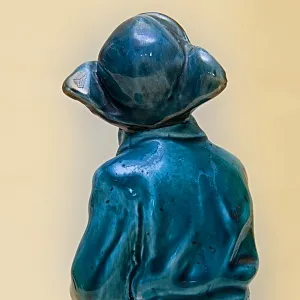 Коллекционная статуэтка «Мальчик со снежком», Фаянс ЗиК Конаково, СССР 50-е годы.