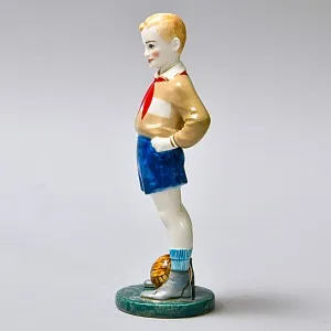 Авторская Коллекционная Фарфоровая Статуэтка «Юный Футболист», Россия.