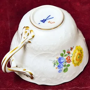 Коллекционная Фарфоровая Чайная пара + Тарелка (Тройка) из серии BLUME, MEISSEN Германия.