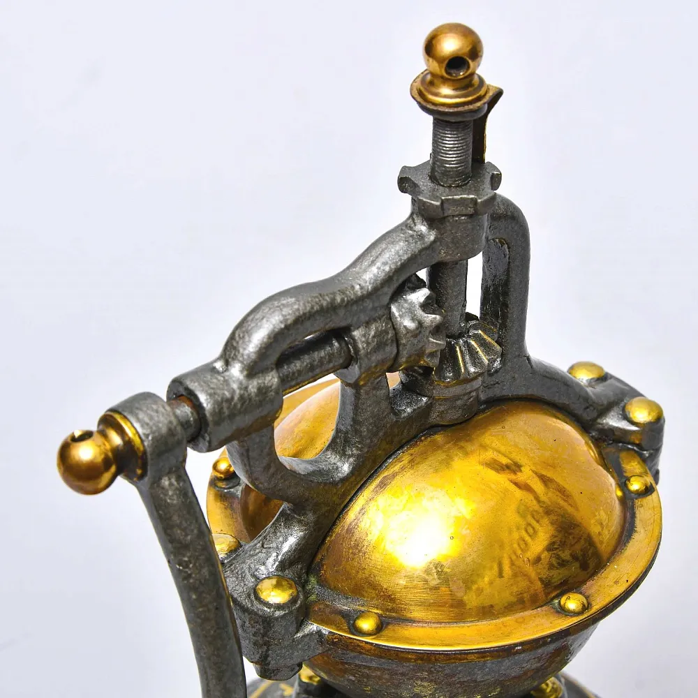 Антикварная Ручная Механическая Кофемолка - Мельница PEUGEOT, Франция начало ХХ века.