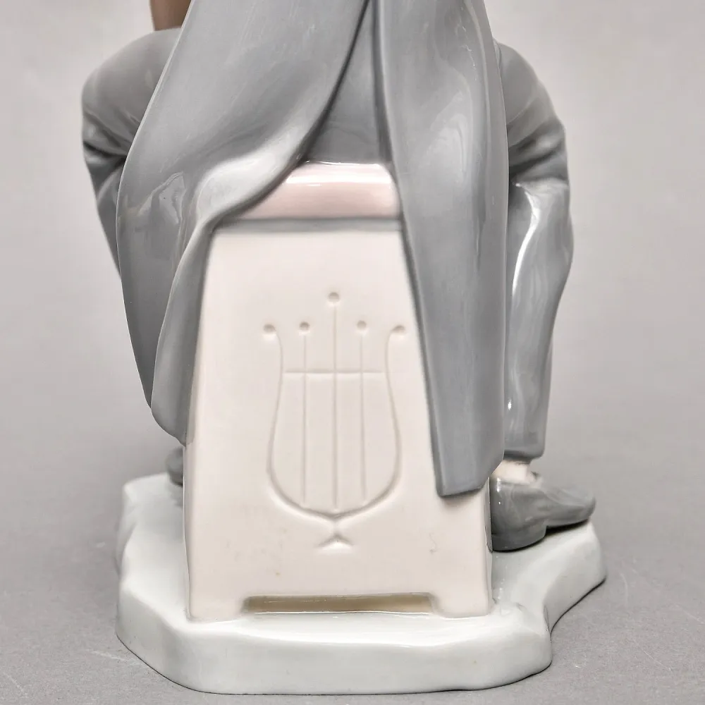 Коллекционная Фарфоровая статуэтка «Музыкант. ВИОЛОНЧЕЛИСТ», Lladro Испания 70-е годы.