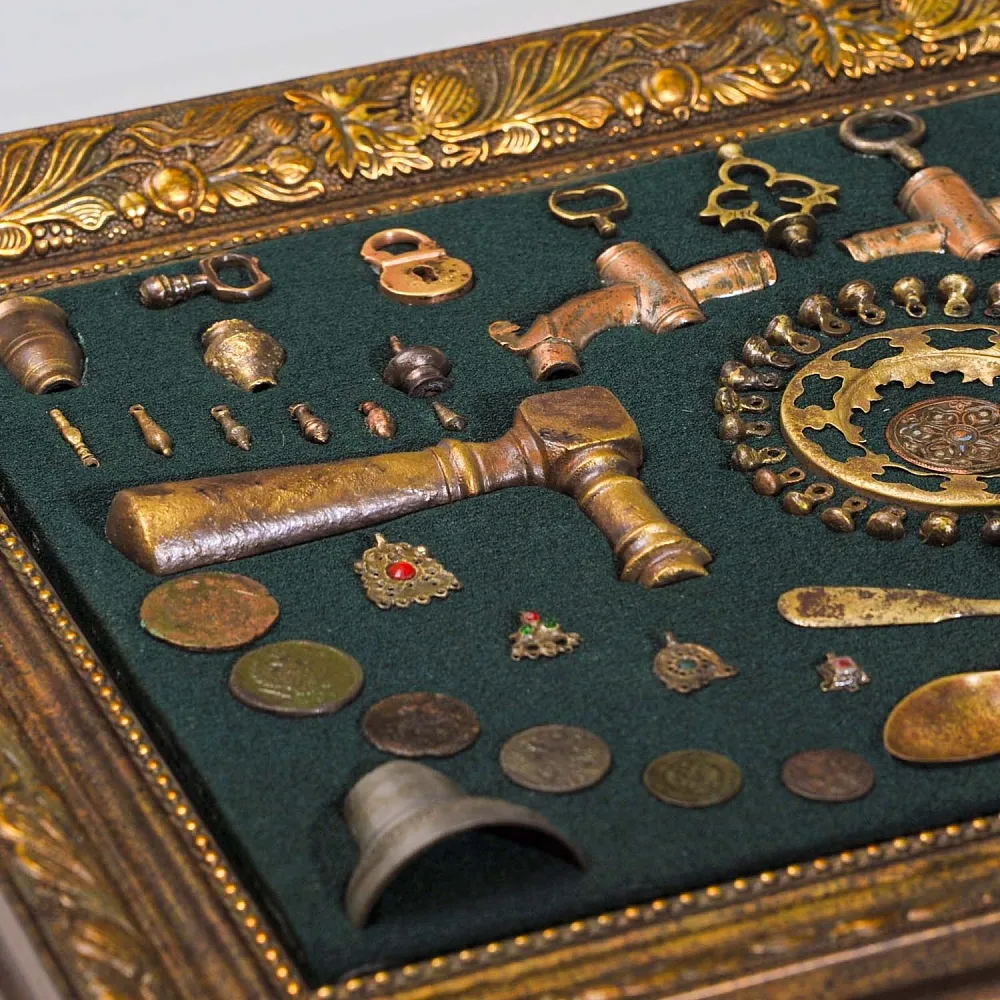 Настенное Коллекционное Панно - Картина "Старинные Латунные штучки". Россия конец XIX - начало ХХ века.