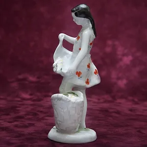 РЕДКОСТЬ!! Фарфоровая Статуэтка «Девочка с кукурузой», ЛФЗ СССР - 1960 год.