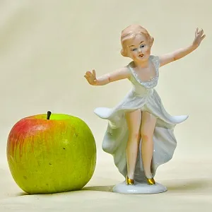 Коллекционная Фарфоровая статуэтка «Маленькая Танцовщица» ВАЛЕНДОРФ - WALLENDORF Германия.