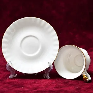 Коллекционная Фарфоровая Кофейная пара «Белое Золото», ROYAL ALBERT Англия, вторая половина ХХ века.