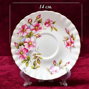 Коллекционная Фарфоровая Чайная пара «ШИПОВНИК», ROYAL ALBERT Англия, вторая половина ХХ века.