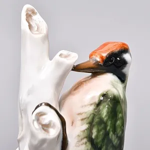 Птица - Фарфоровая статуэтка «Зеленый дятел на стволе дерева», ROSENTHAL Германия, 40-е годы.