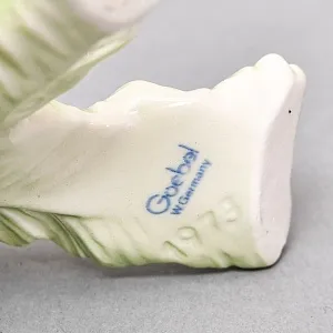 Коллекционная Фарфоровая статуэтка «Птица - Синица на еловой ветке», Goebel Германия -1979 год. 