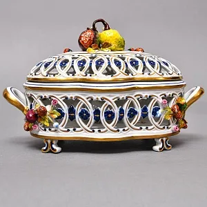 Сухарница - Конфетница - Шкатулка с крышкой «Дары лета», Фарфор Giulia Mangani Италия, 70-е годы.