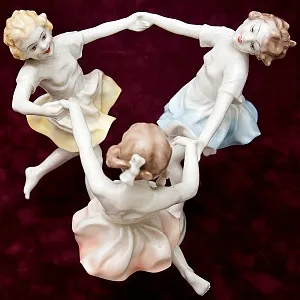 Фарфоровая Статуэтка «Майский Танец», Hutschenreuther, Германия -1955-1968 годы.