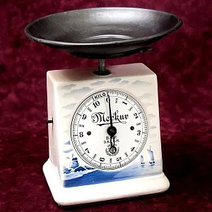 Кухонные Весы «Merkur» в Фарфоровом корпусе, D.R & G.M., Германия -1915 год.