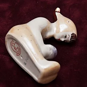 Авторская Фарфоровая статуэтка «Девочка с зеркалом», СССР Сысертский фарфоровый завод, 1960 - 1977 гг.