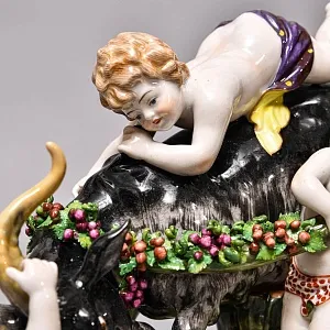  Антикварная Фарфоровая статуэтка «Три путти, играющие с козлом», Ludwigsburg Германия, 1919 - 1927 гг.