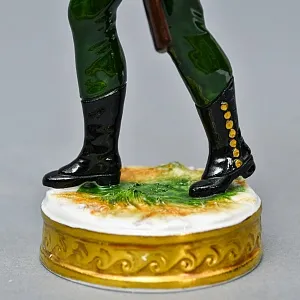 Фарфоровая статуэтка Солдат - «Стрелок корпуса герцога Камберлендского», Rudolf Kammer Германия.