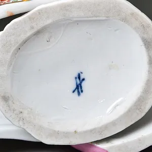 Антикварная статуэтка «Дама - Королевский прием», Фарфор SITZENDORF Германия, 1884 - 1902 годы.