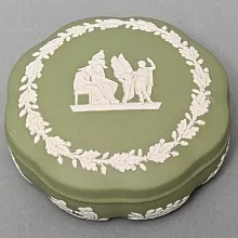 Шкатулка - Бонбоньерка «Античная Греция», фарфор ВЕДЖВУД / WEDGWOOD, Англия, вторая половина ХХ века.