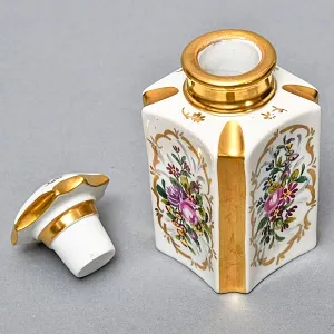 Антикварный Парфюмерный набор - три Флакона и Шкатулка, Limoges Франция, конец XIX - начало ХХ века. 