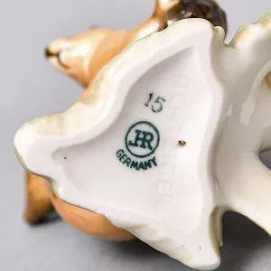 Коллекционная Фарфоровая статуэтка «Белка с шишкой», Hutschenreuther Германия, середина ХХ века. 