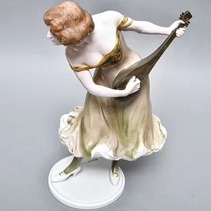 Антикварная Фарфоровая статуэтка «Карнавал. Девушка с лютней», Rosenthal Германия - 1914 год. 