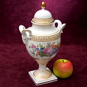 Коллекционный Авторский  Вазон из серии «Sanssouci» Фарфор KAISER Германия Н -31 см.