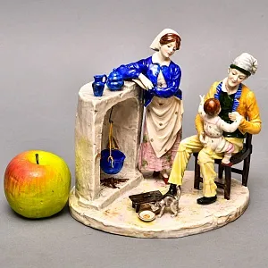 Коллекционная Фарфоровая статуэтка «Семья у домашнего очага», Ackermann & Fritze Германия.