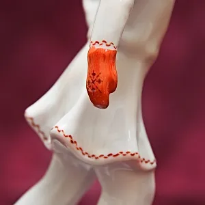 Фарфоровая Статуэтка «На катке», ЛФЗ СССР -1950-60 годы ХХ века.