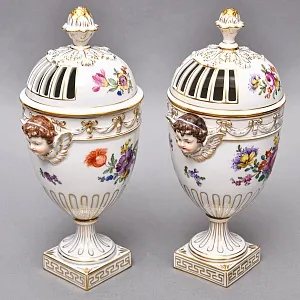 Парные Фарфоровые Вазоны - Вазы с крышками «ПУТТИ», SP Dresden / Potschappel Германия.