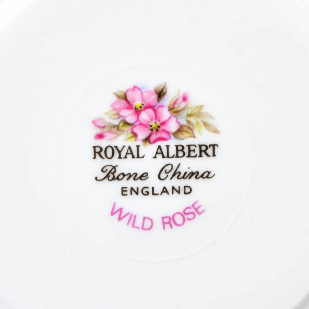 Коллекционная Фарфоровая Чайная пара «ШИПОВНИК», ROYAL ALBERT Англия, вторая половина ХХ века.