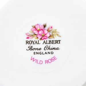 Коллекционная Фарфоровая Чайная пара «ШИПОВНИК», ROYAL ALBERT Англия, вторая половина ХХ века.