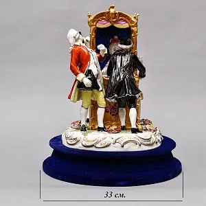 Антикварная Фарфоровая статуэтка «Дама в золотом портшезе», Carl Thieme Германия, 1864 - 1888 годы. 