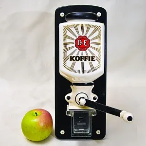 Винтажная Настенная Ручная Кофемолка «Чёрный Кофе», Голландия PeDe, середина ХХ века.