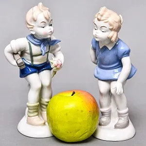 Парные Фарфоровые статуэтки «Дети. Мальчик и Девочка», Wagner & Apel Lippelsdorf Германия, 1949 - 1951 годы. 