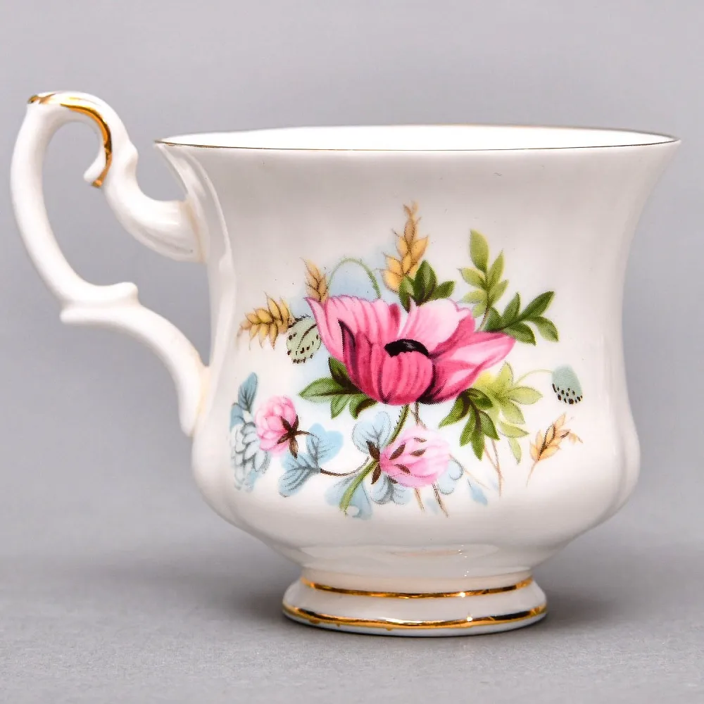 Коллекционная Фарфоровая Кофейная пара «Сбор урожая маков», ROYAL ALBERT Англия.